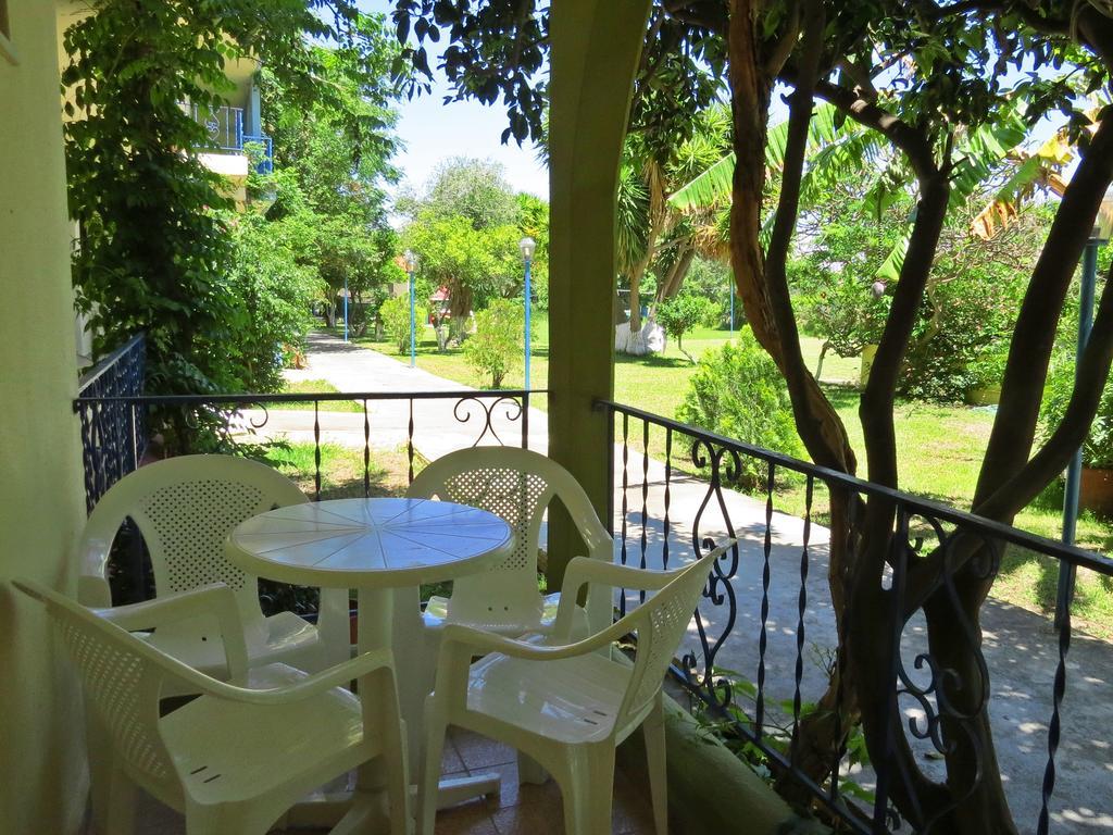 Maritime Hotel Apartments Petaloudes Kültér fotó