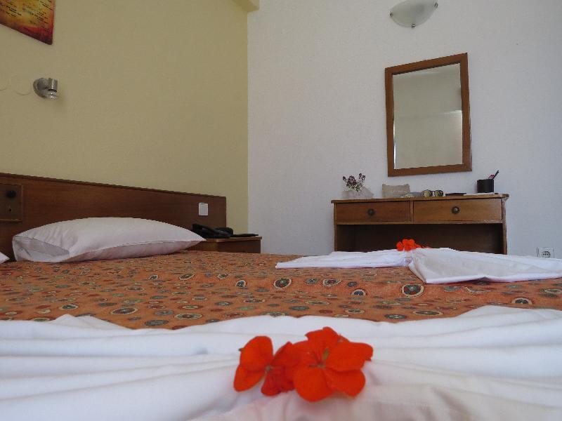 Maritime Hotel Apartments Petaloudes Kültér fotó